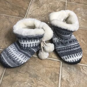 Boot moccasin slippers w rubber bottom